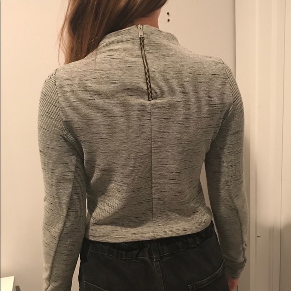 Mid turtleneck crop! - Picture 2 of 3